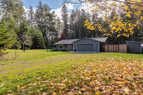 476 Puget Dr, Coupeville, WA 98239