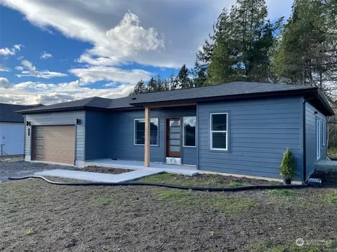 112 Newaukum Village Dr, Chehalis, WA 98532