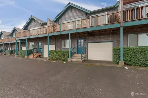 315 5th St NW #105, Long Beach, WA 98631