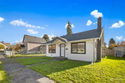 706 7th Ave NW, Puyallup, WA 98371