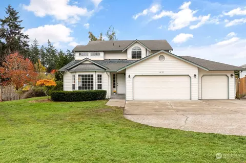 1839 SW Loerland Dr, Oak Harbor, WA 98277