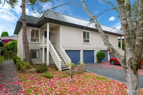 1617 102nd Pl NE #B1, Bellevue, WA 98004