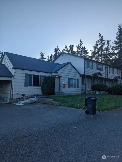 865 N Oak Harbor St, Oak Harbor, WA 98277