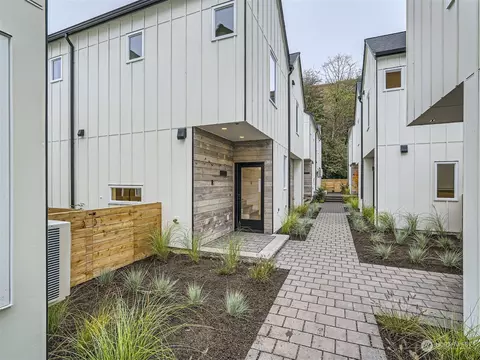 10342 Wallingford Ave N, Seattle, WA 98133