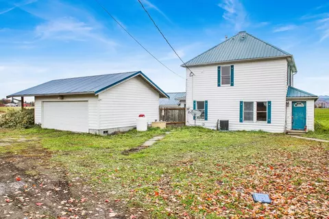 9801 Lenhart Rd, Sumas, WA 98295