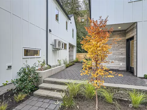 10346 Wallingford Ave N, Seattle, WA 98133