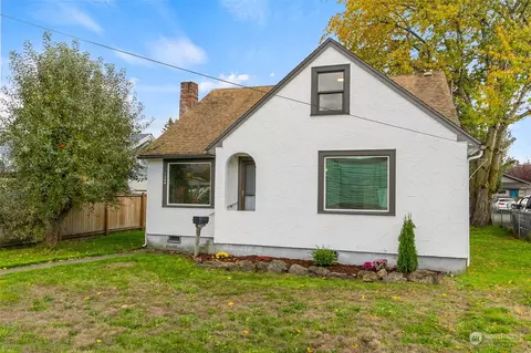 1208 E Pioneer, Puyallup, WA 98372
