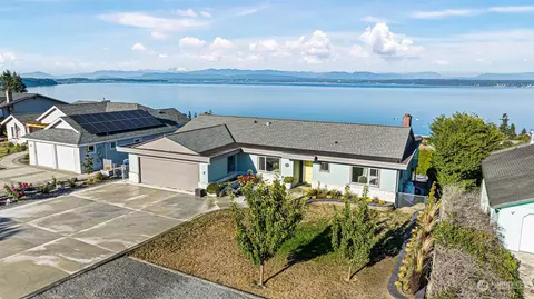 1473 Crestview Dr, Camano Island, WA 98282