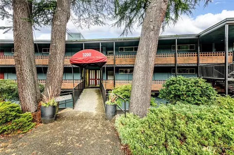 3200 W Commodore Way #205, Seattle, WA 98199