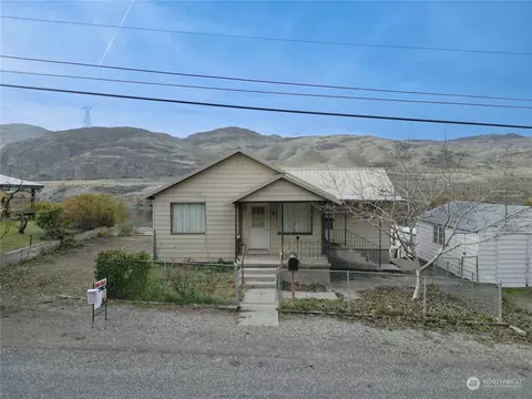 9 Pine Dr, Coulee Dam, WA 99116