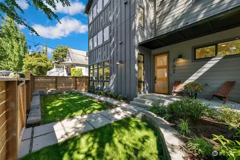 762 N 65th St, Seattle, WA 98103