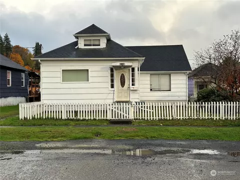 1129 Cedar St, Raymond, WA 98577