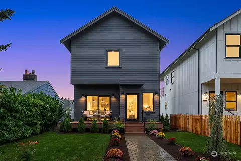 2559 31st Ave W, Seattle, WA 98199