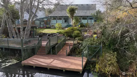 786 Island Cir SE, Ocean Shores, WA 98569