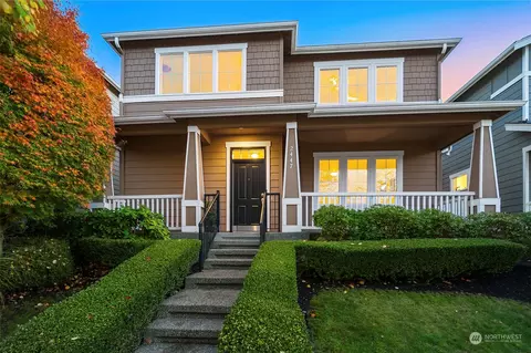 2447 NE Larchmount St, Issaquah, WA 98029