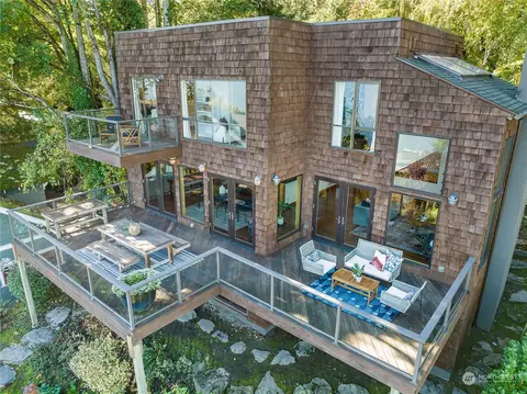 2537 Shoreland Dr S, Seattle, WA 98144