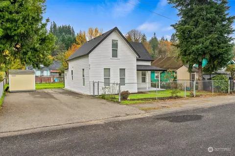 916 SE Front St, Winlock, WA 98596