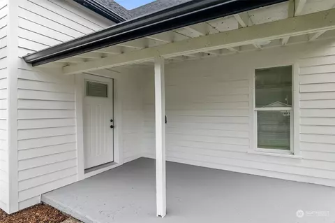 916 SE Front St, Winlock, WA 98596 photo 2