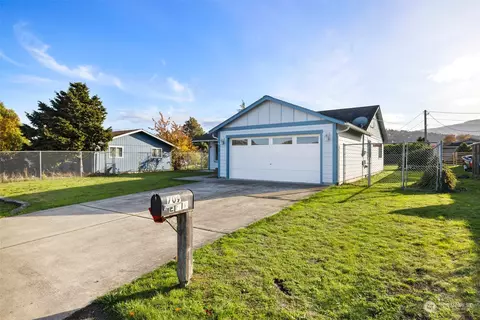 709 E Fir St, Sequim, WA 98382 photo 2