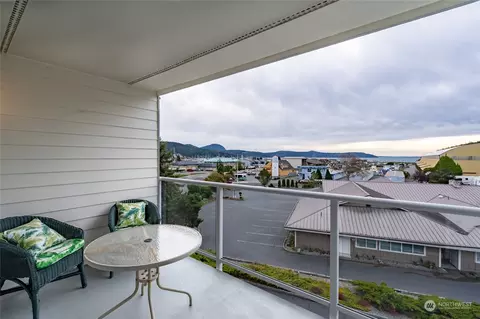 1800 Skyline Way #303, Anacortes, WA 98221