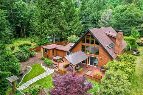 512 Sprague Valley Dr, Maple Falls, WA 98266