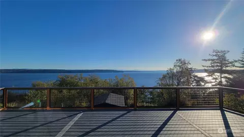 2461 N Bluff Rd, Greenbank, WA 98253