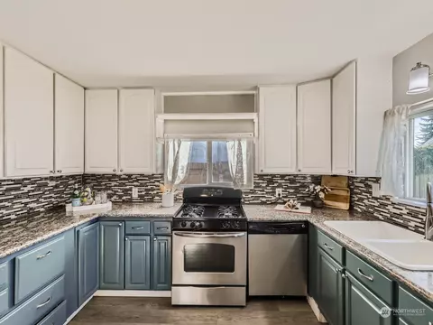 1112 E Marine View Dr, Everett, WA 98201 photo 5