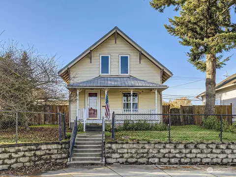 1112 E Marine View Dr, Everett, WA 98201