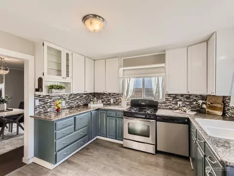 1112 E Marine View Dr, Everett, WA 98201 photo 6