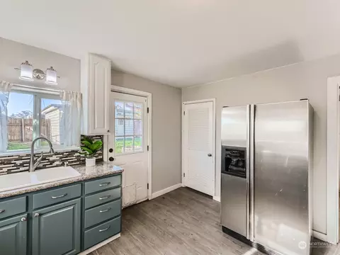 1112 E Marine View Dr, Everett, WA 98201 photo 7