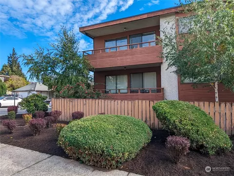4326 Whitman Ave N, Seattle, WA 98103