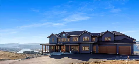 3900 Sky Crest Ln, Wenatchee, WA 98801