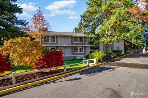 3212 80th Ave SE #3, Mercer Island, WA 98040