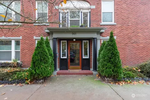 901 NE 43rd St #104, Seattle, WA 98105