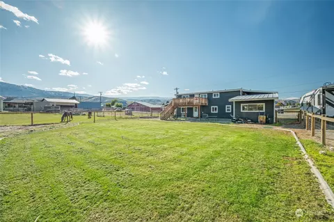 1143 S Perry Ave, East Wenatchee, WA 98802
