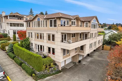 536 Walnut St #201, Edmonds, WA 98020