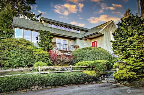 311 Eagle Pl NE, Bainbridge Island, WA 98110