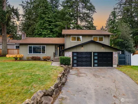 633 N 198th Pl, Shoreline, WA 98133