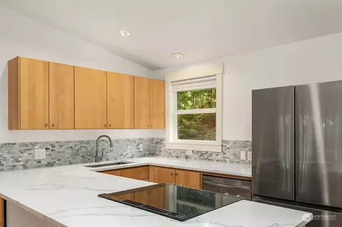 1574 NE Park View Dr #6, Bainbridge Island, WA 98110