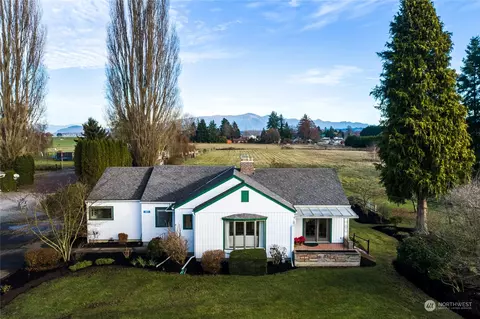 14815 Avon Allen Rd, Mount Vernon, WA 98273