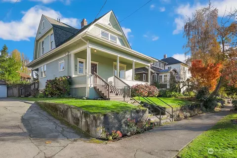 5702 Woodlawn Ave N, Seattle, WA 98103
