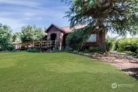 3205 214th Ave E, Lake Tapps, WA 98391
