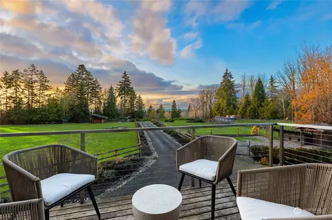 9911 Hilltop Dr NE, Bainbridge Island, WA 98110