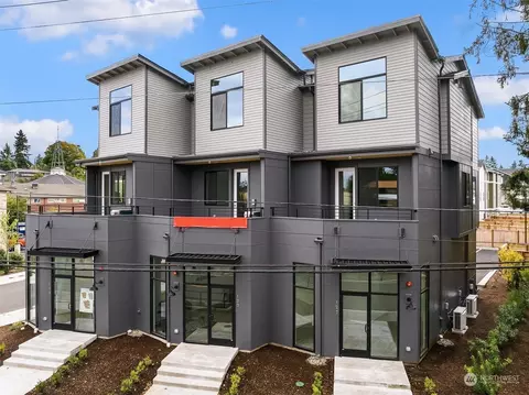 121 1st Pl SW #1, Normandy Park, WA 98166