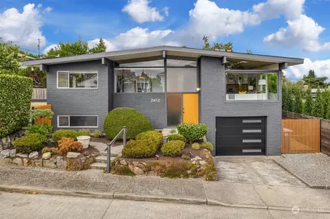 2412 W Lynn Pl, Seattle, WA 98199