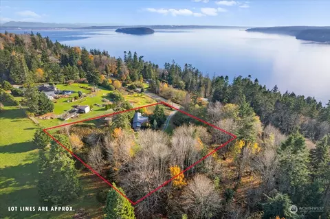 4965 S Camano Dr, Camano Island, WA 98282