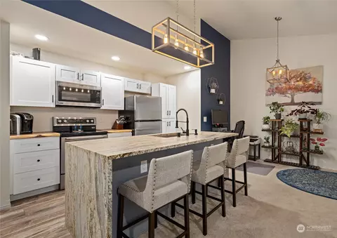 6525 SW 200th St #206, Lynnwood, WA 98036