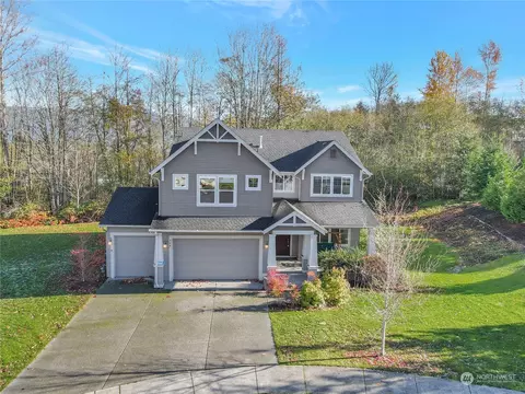 944 Clearwater Ct, Mount Vernon, WA 98273