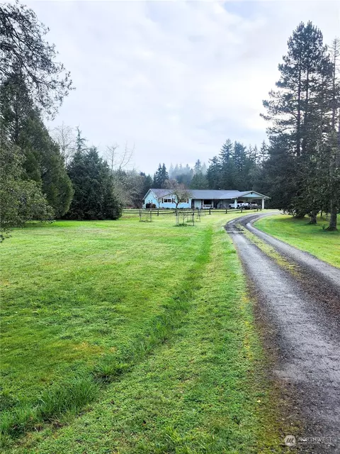 242 Mox Chehalis Rd, Elma, WA 98541