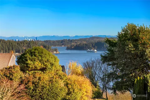 3008 Parklane Dr NE, Bremerton, WA 98310